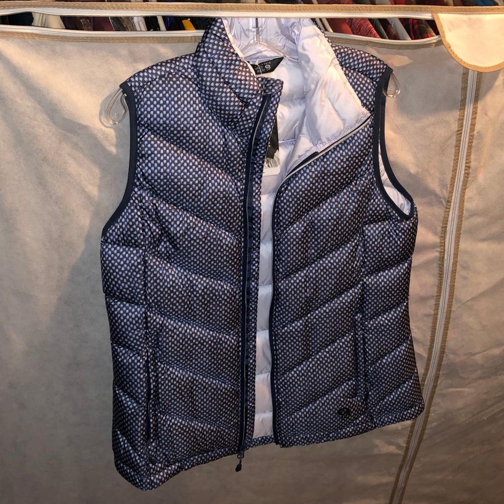 Woman’s mountain hardwear vest